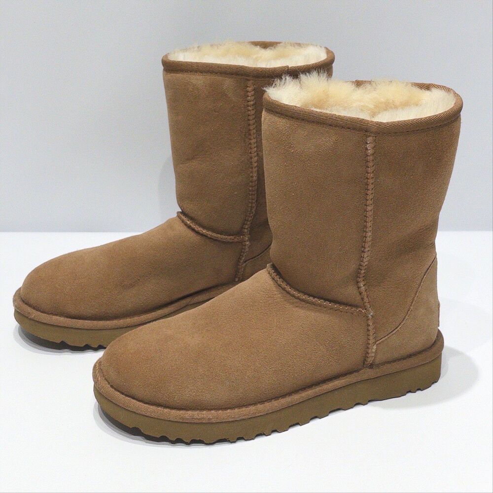 UGG Australia Classic Short II Beige Shearling Winter Boots Women 7 Minimal Wear